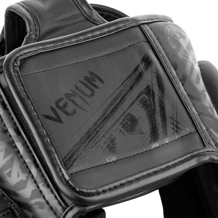 Шлем боксерский Venum Gladiator Black/Black 01319