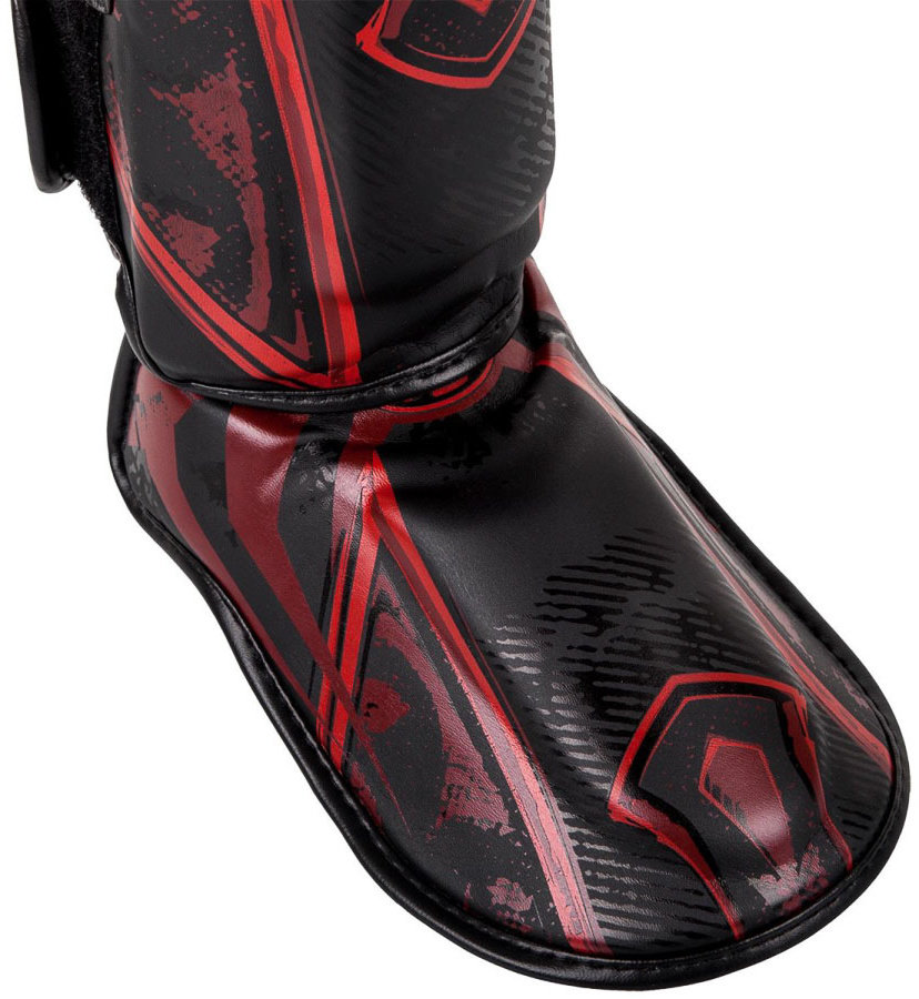 Щитки Venum Gladiator Black/Red 01325
