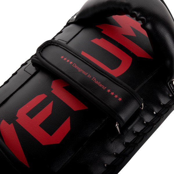 Пэды Venum Giant Kick Pads Black/Red (пара) 00405