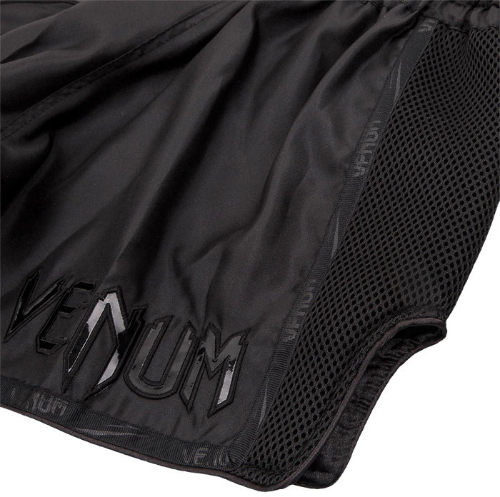 Шорты тайские Venum Giant Black/Black ventshorts032