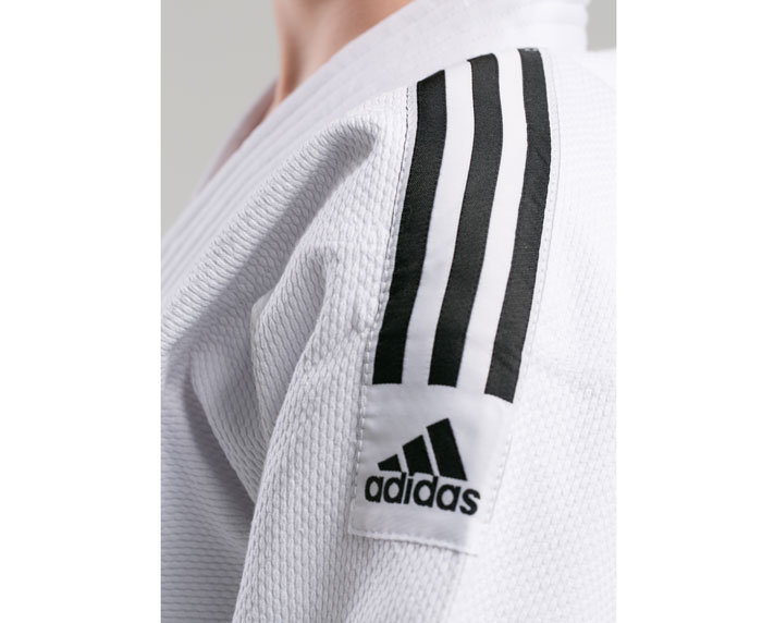 Кимоно для дзюдо с поясом подростковое Club белое с черными полосками J350-BELT
