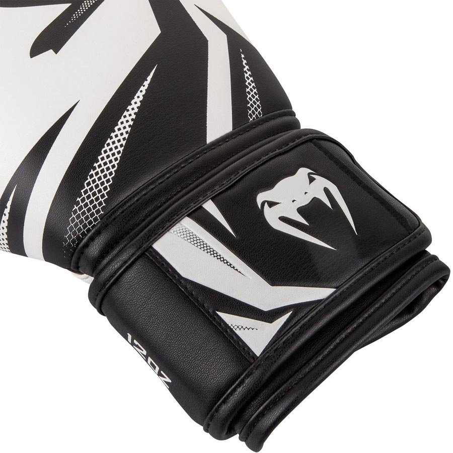 Перчатки боксерские Venum Challenger 3.0 White/Black 01161