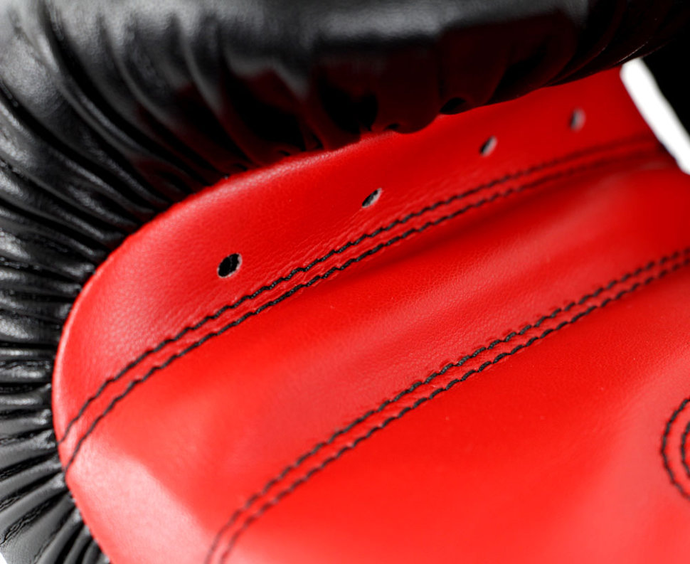 Перчатки боксерские Adidas Power 100 черно-красные adiPBG100