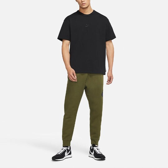 Футболка Nike Sportswear Premium Essentials DO7393-010